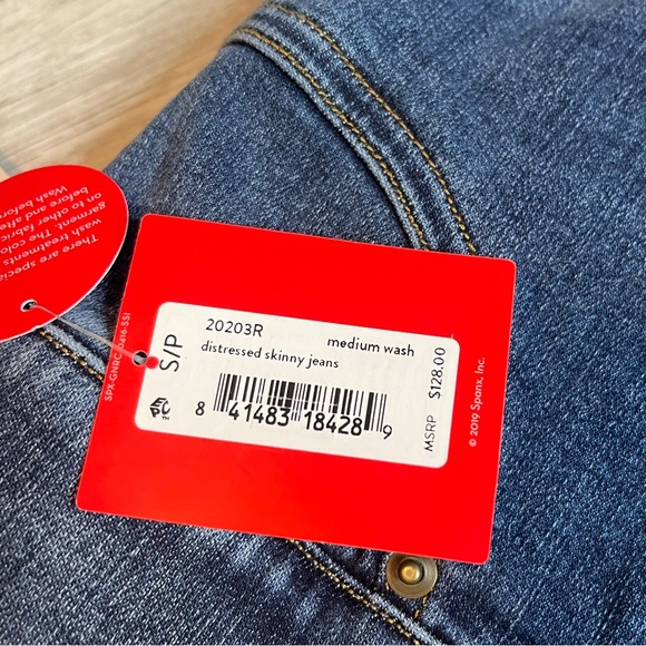 Spanx Distressed Skinny Jeans Medium Wash Size Small NWT - Picture 5 of 5